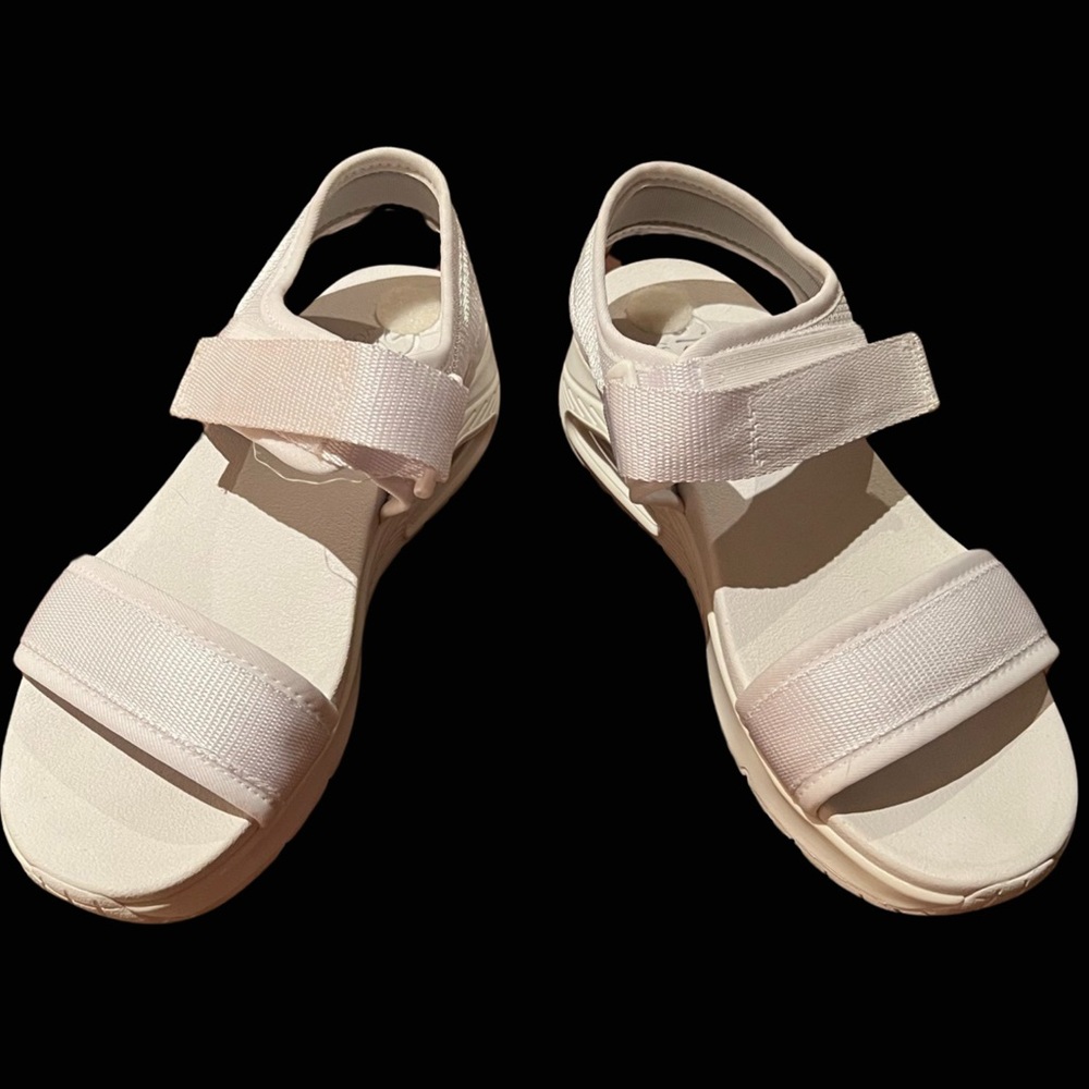 Sketchers Walkfit white platform sandals.